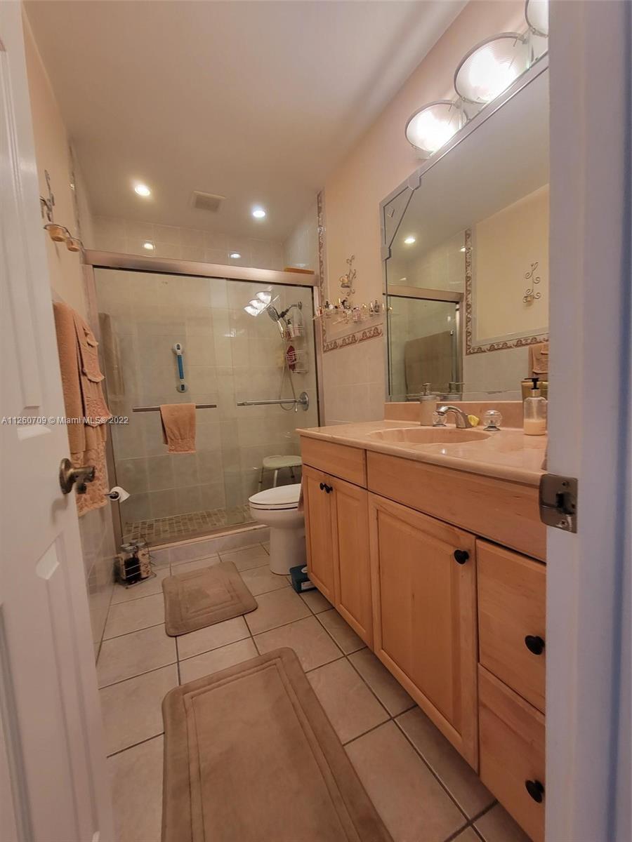 SO MIAMI HEIGHTS ADDN E - Residential Lease
