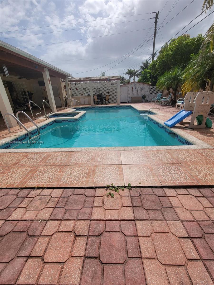 SO MIAMI HEIGHTS ADDN E - Residential Lease