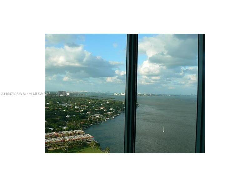BLUE CONDO - Residential Lease