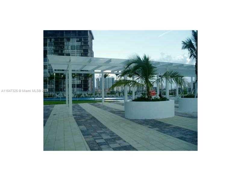 BLUE CONDO - Residential Lease
