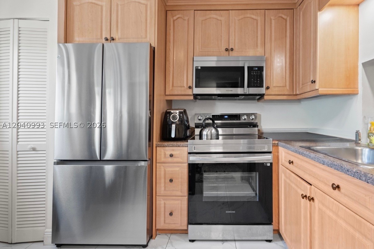 MALIBU NORTH CONDO - Residential