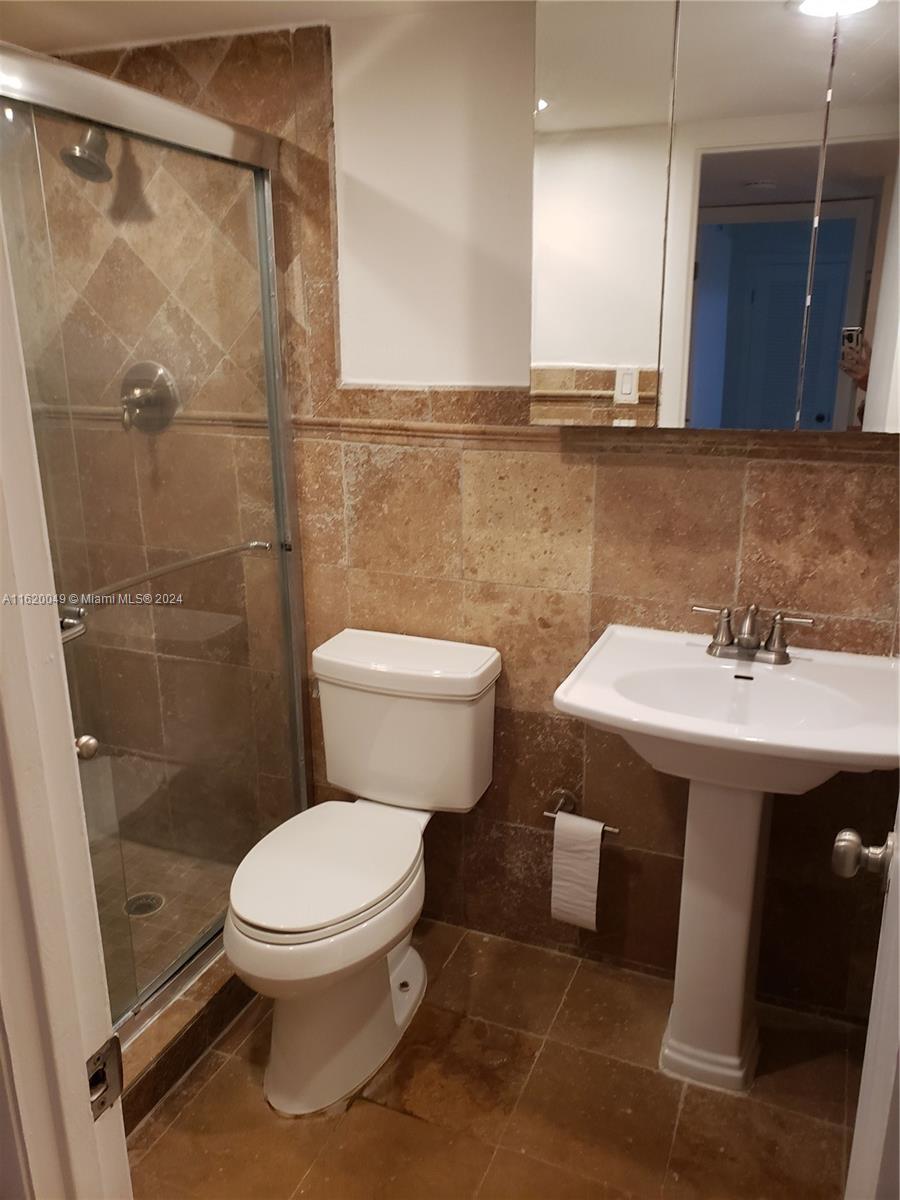 VIRGINIA OAKS CONDO - Residential Lease