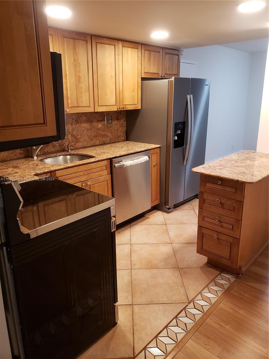 VIRGINIA OAKS CONDO - Residential Lease