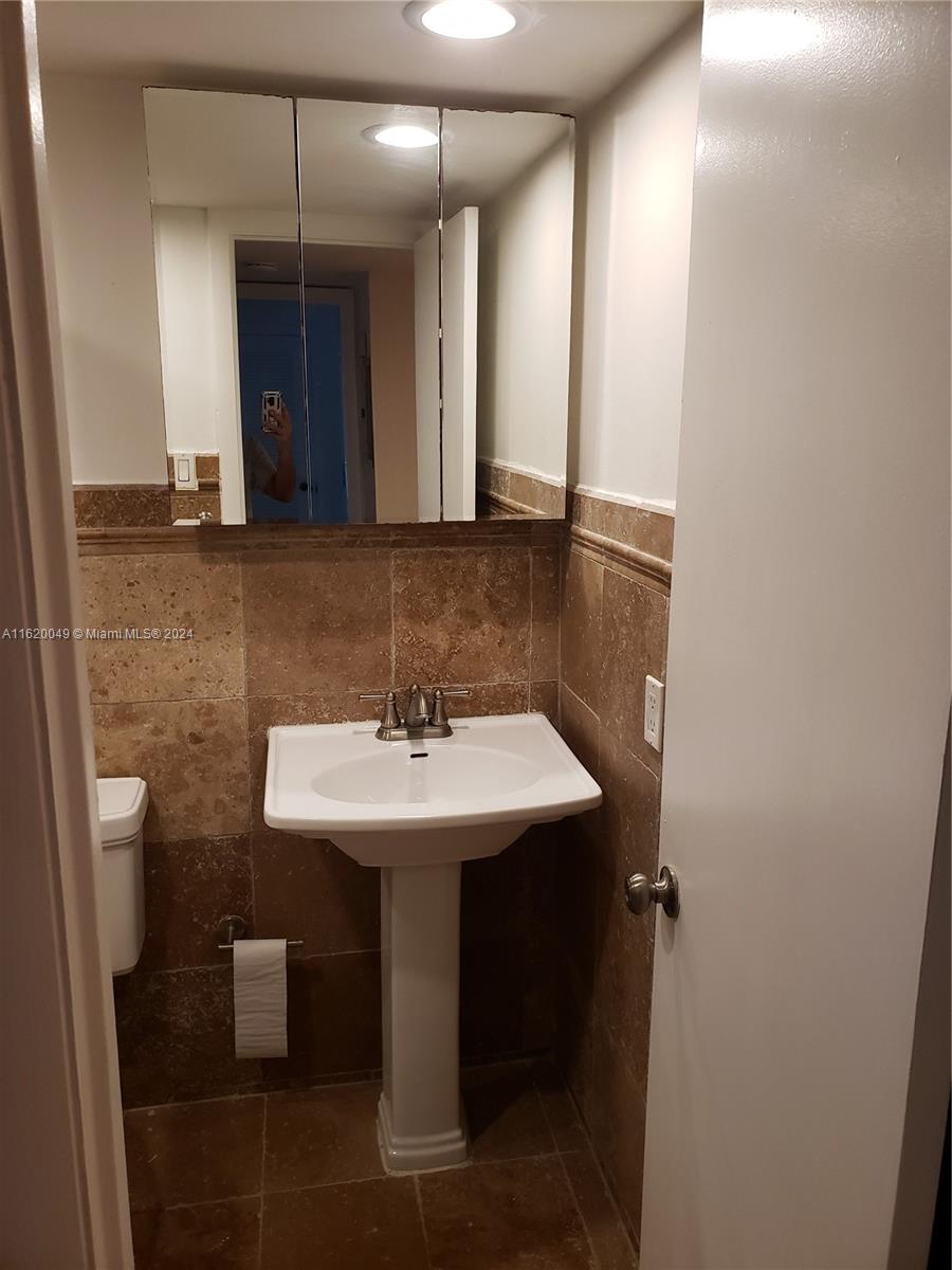 VIRGINIA OAKS CONDO - Residential Lease