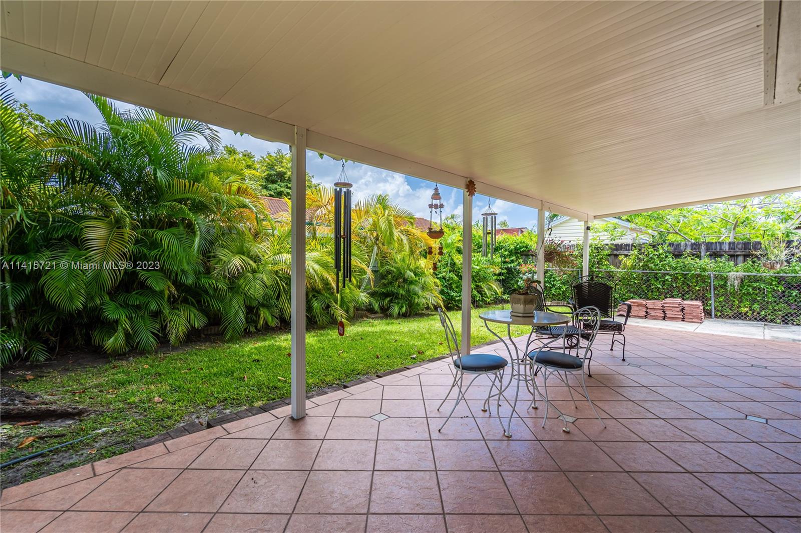 INTERNATIONAL GARDENS SEC - Residential