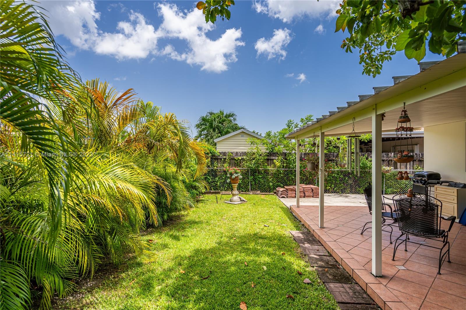 INTERNATIONAL GARDENS SEC - Residential