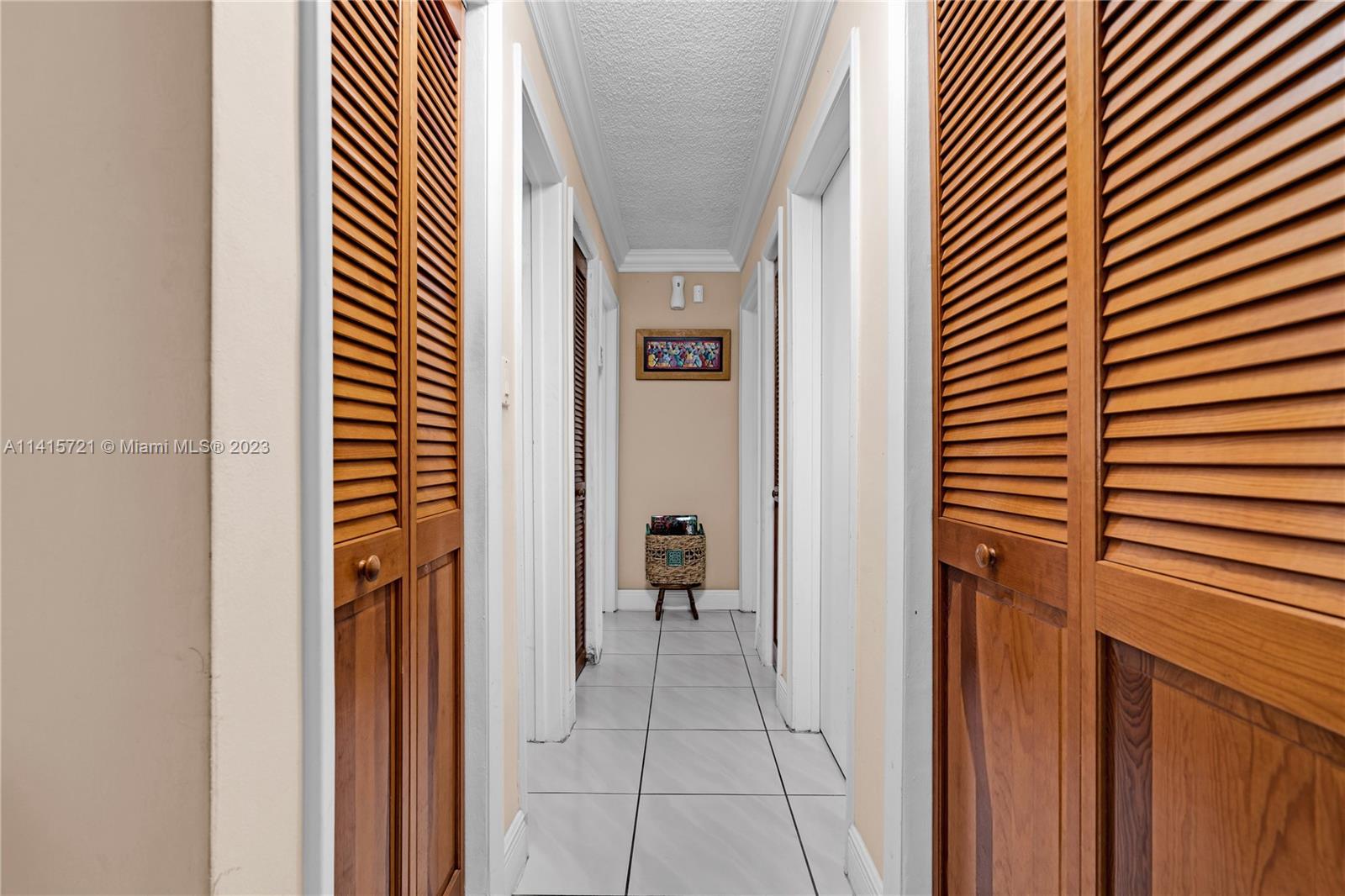 INTERNATIONAL GARDENS SEC - Residential