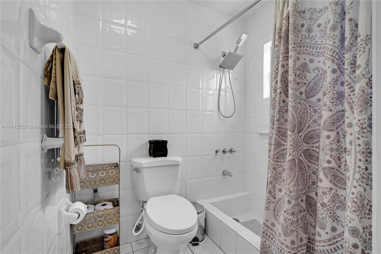 INTERNATIONAL GARDENS SEC - Residential