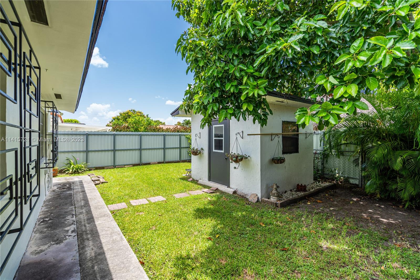 INTERNATIONAL GARDENS SEC - Residential