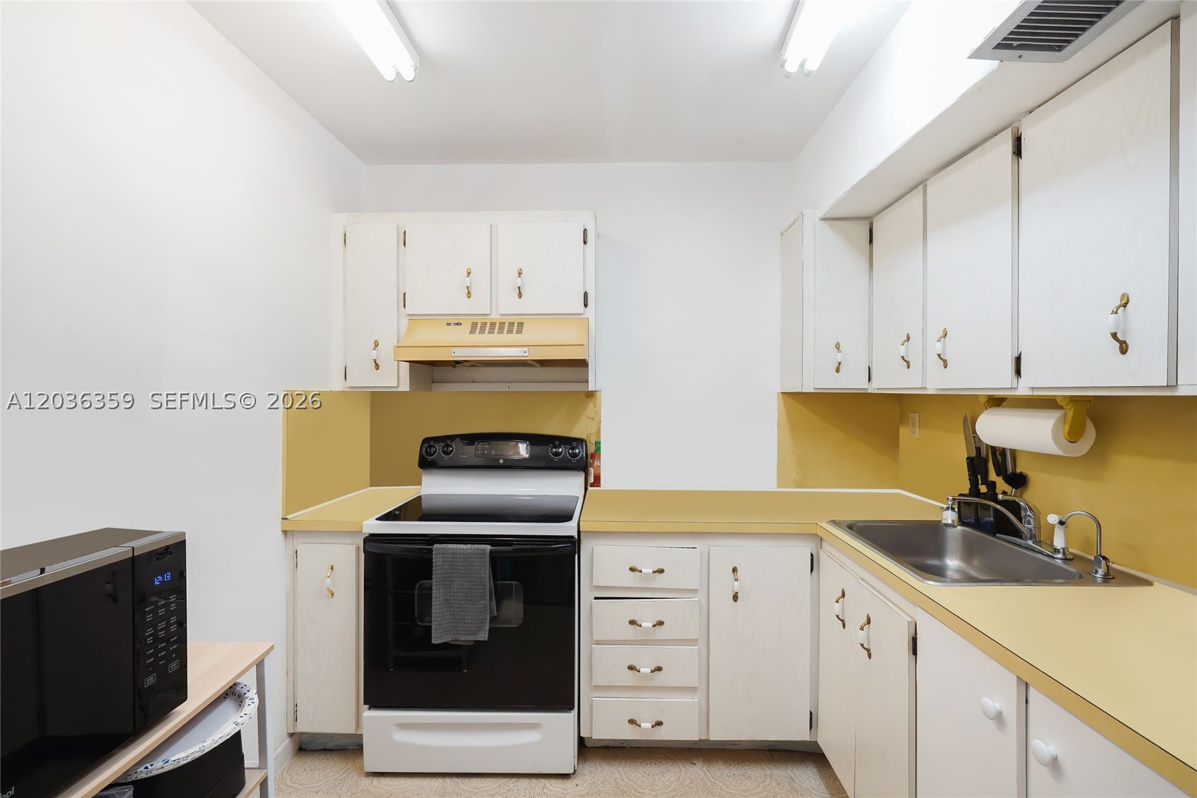 CARIBBEAN BREEZE CONDO - Residential