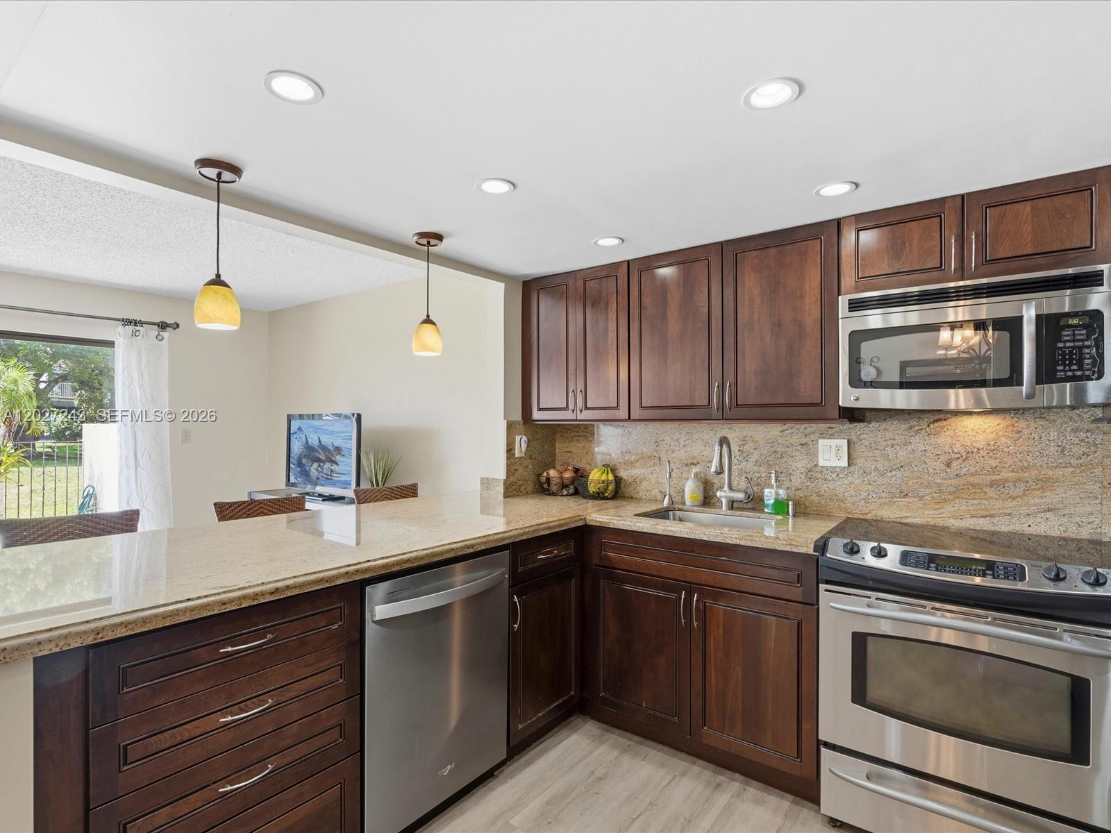 VILLAS OF SHERIDAN CONDO - Residential