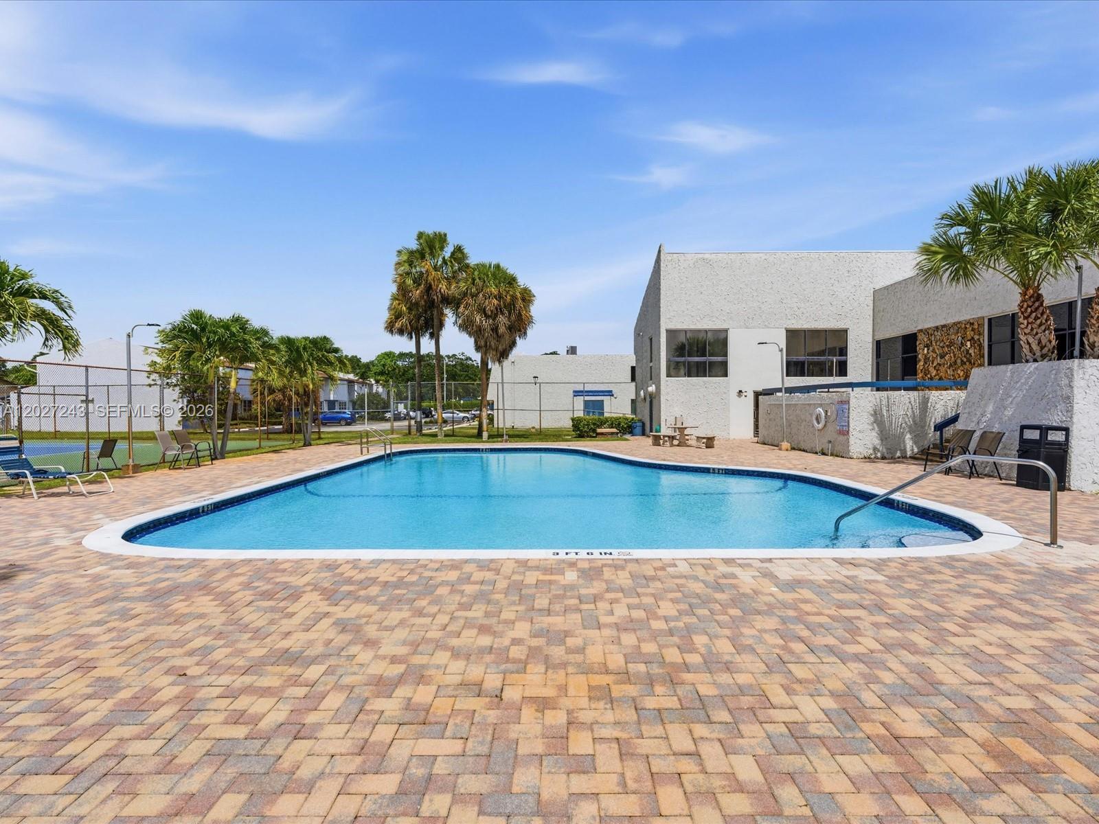 VILLAS OF SHERIDAN CONDO - Residential