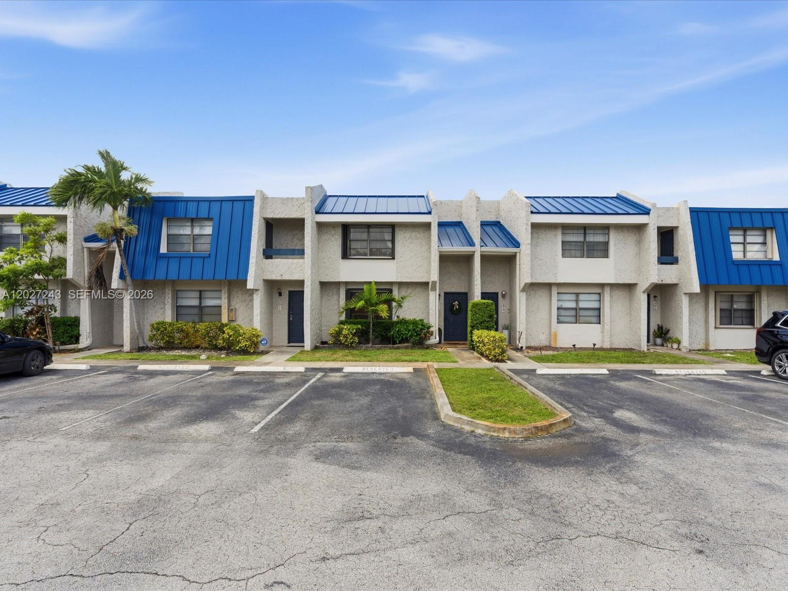 VILLAS OF SHERIDAN CONDO - Residential