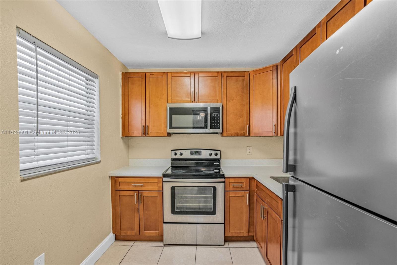 Centrally located condo at Parkway Towers. This one bedroom, one bathroom condo unit features updated kitchen with all stainless steel appliances, tile floors throughout, balcony, secured entrance and parking lot and more. Condo is located near major highways, shopping and restaurants.