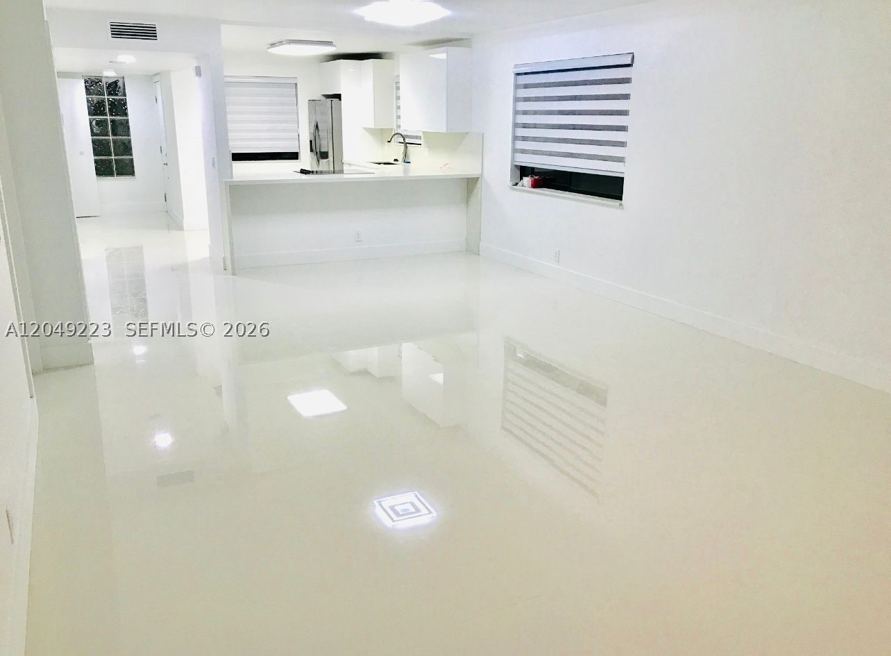 GARDENS AT BONAVENTURE 14 - Residential Lease