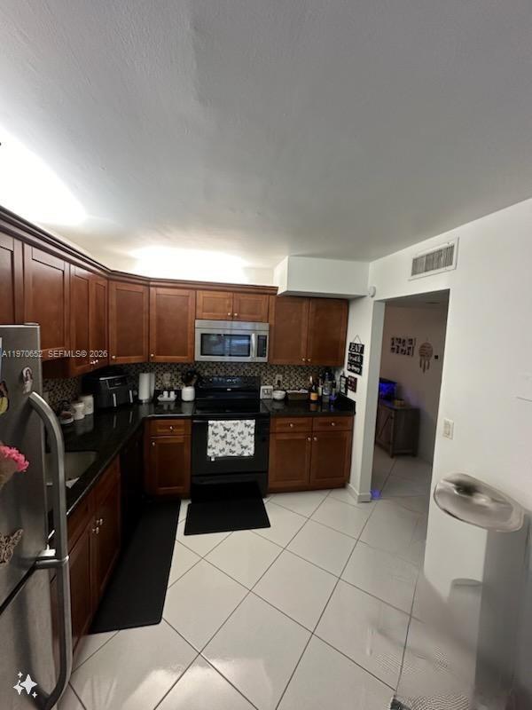 RACQUET CLUB APARTMENTS A - Residential