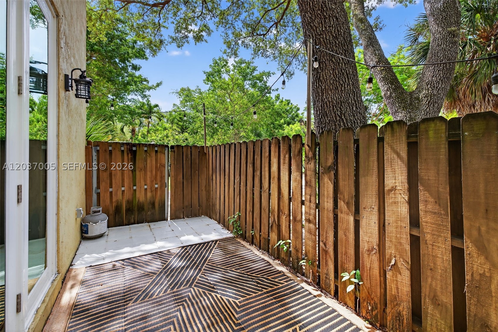 WAVERLY PLACE - Residential Lease
