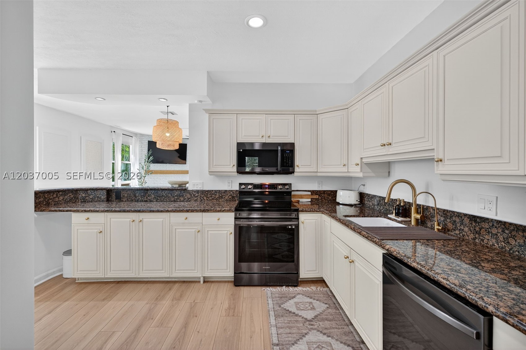 WAVERLY PLACE - Residential Lease