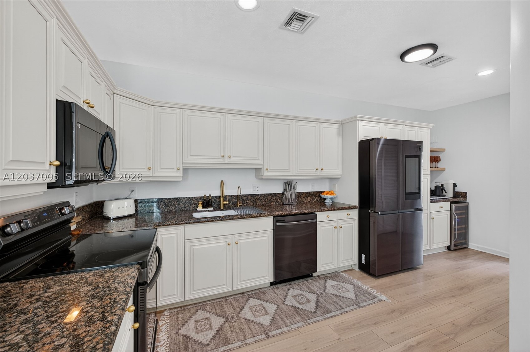 WAVERLY PLACE - Residential Lease