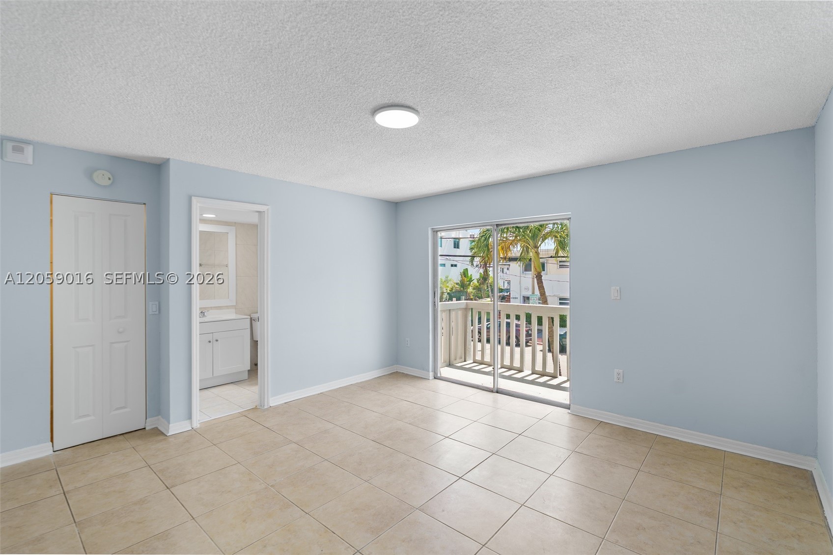 CARLYLE PLAZA CONDO - Residential