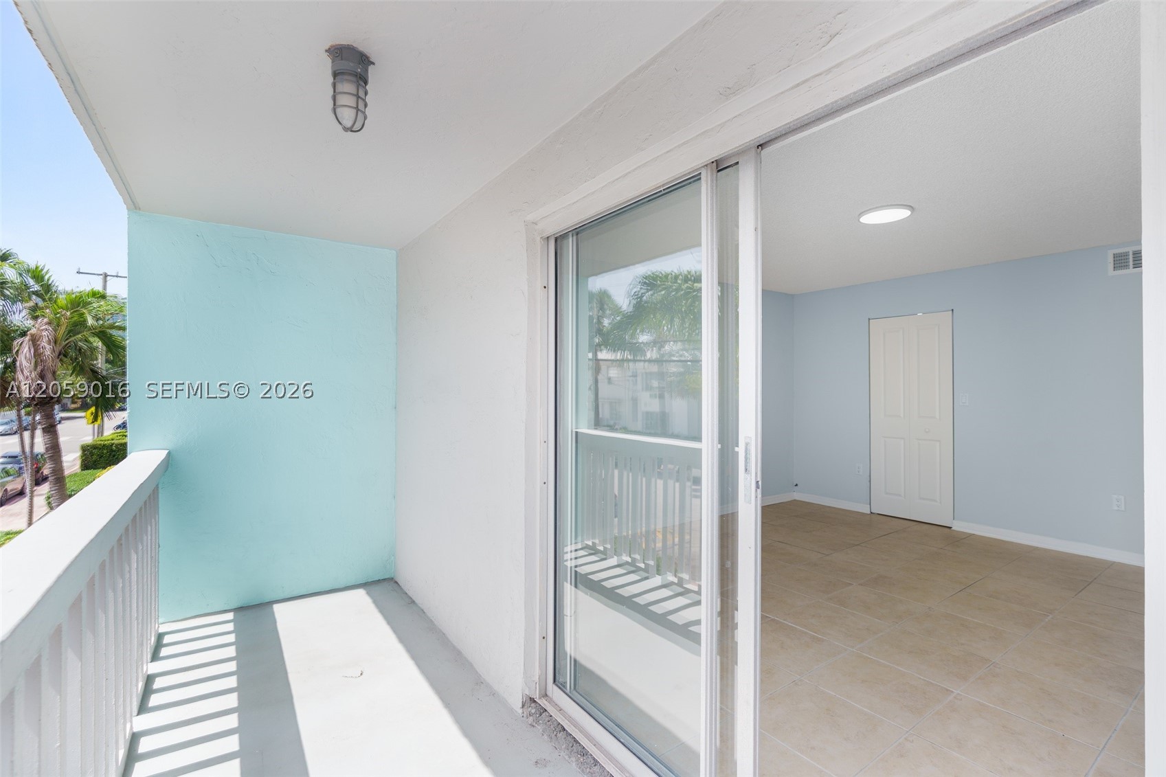 CARLYLE PLAZA CONDO - Residential