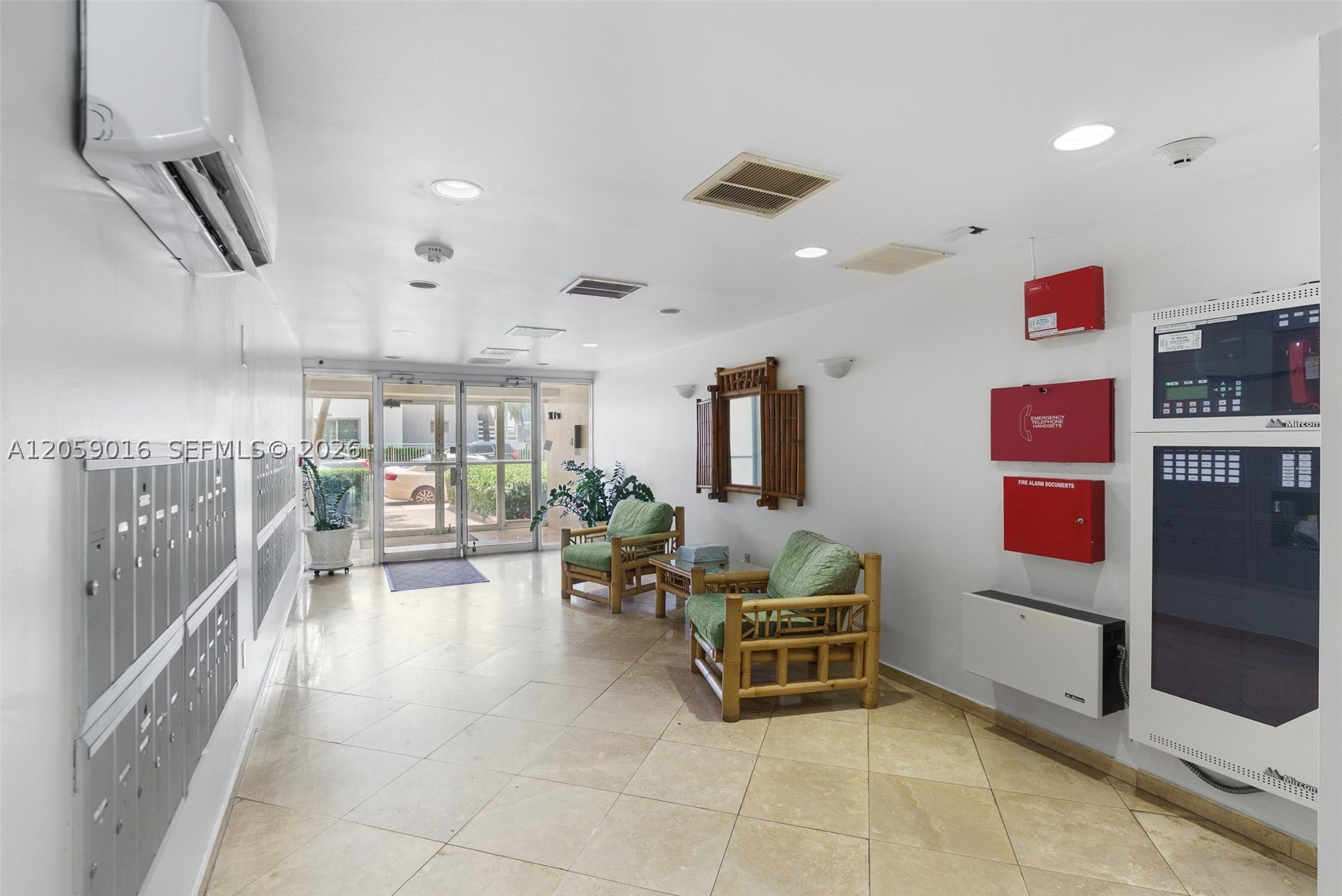 CARLYLE PLAZA CONDO - Residential