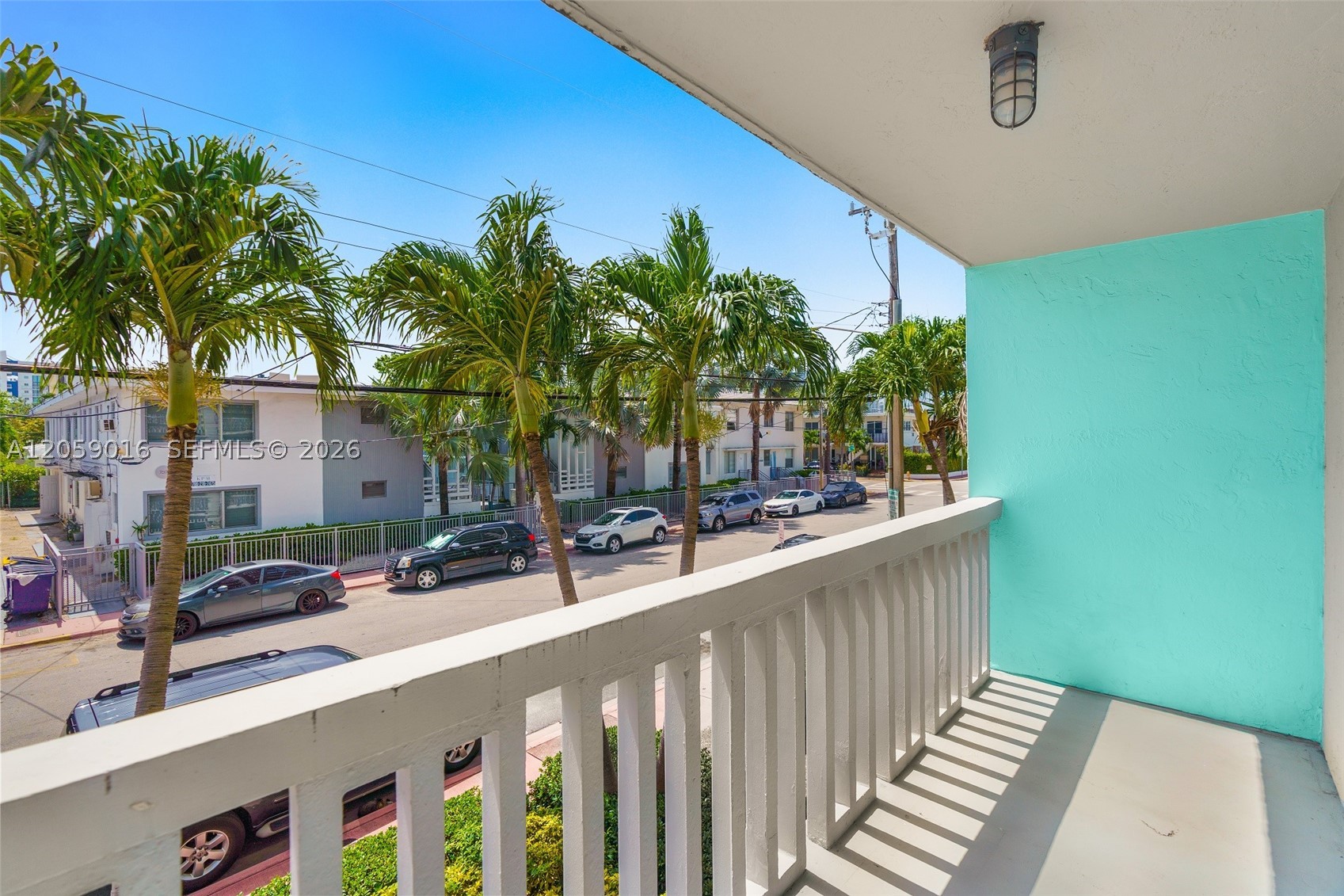 CARLYLE PLAZA CONDO - Residential