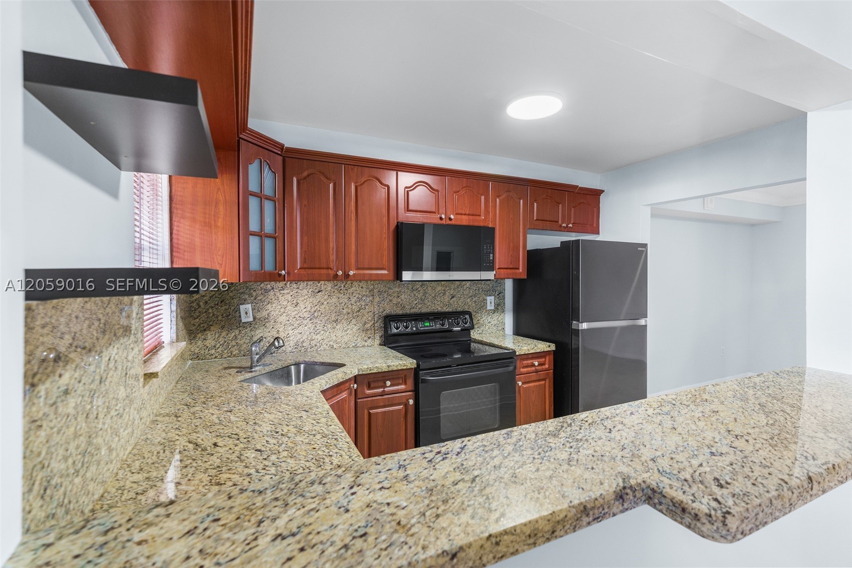 CARLYLE PLAZA CONDO - Residential