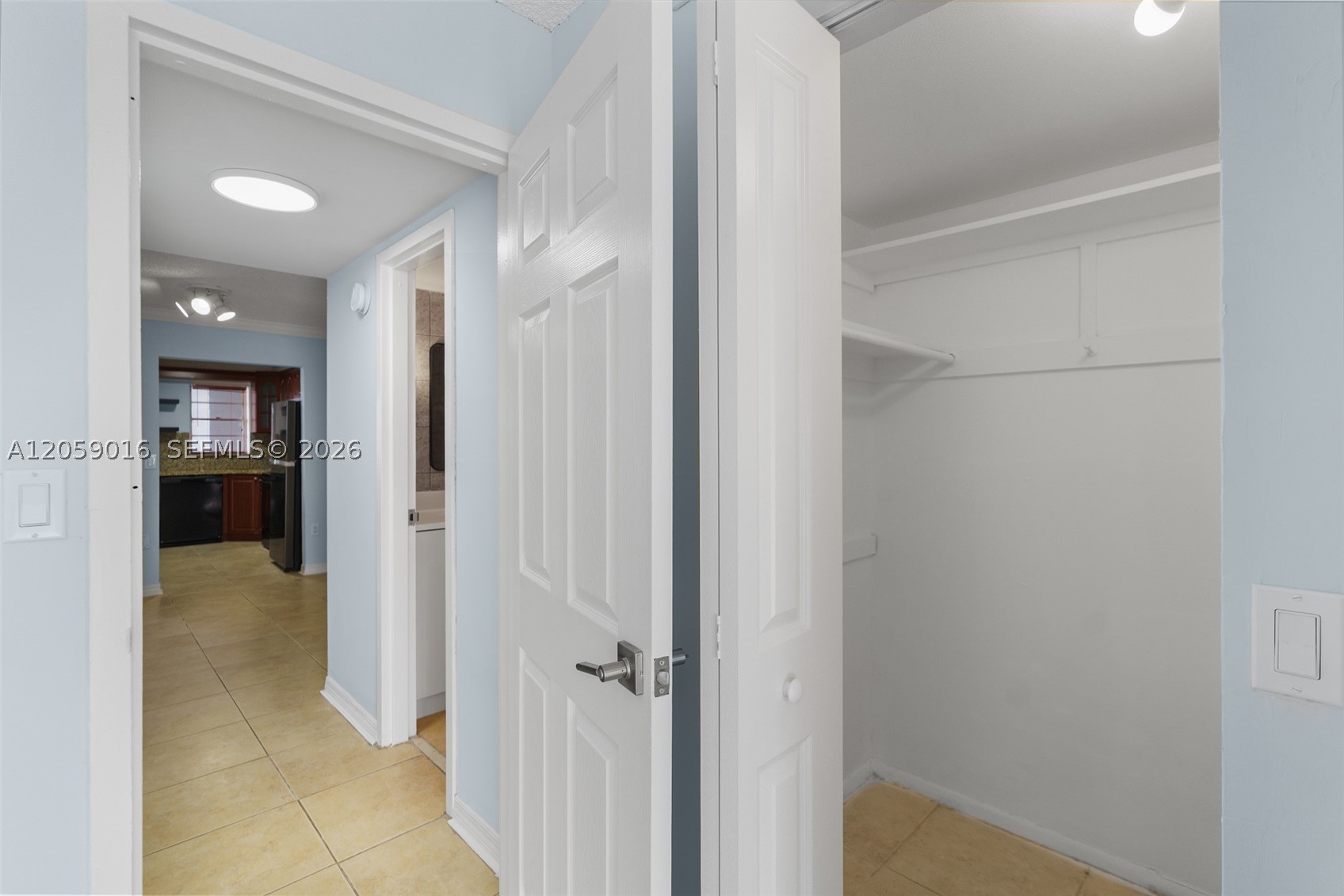 CARLYLE PLAZA CONDO - Residential