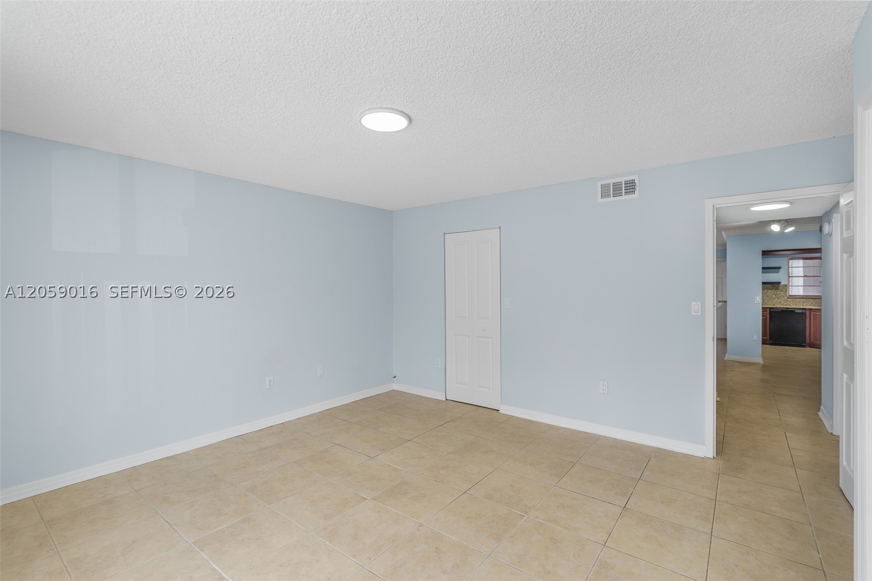 CARLYLE PLAZA CONDO - Residential