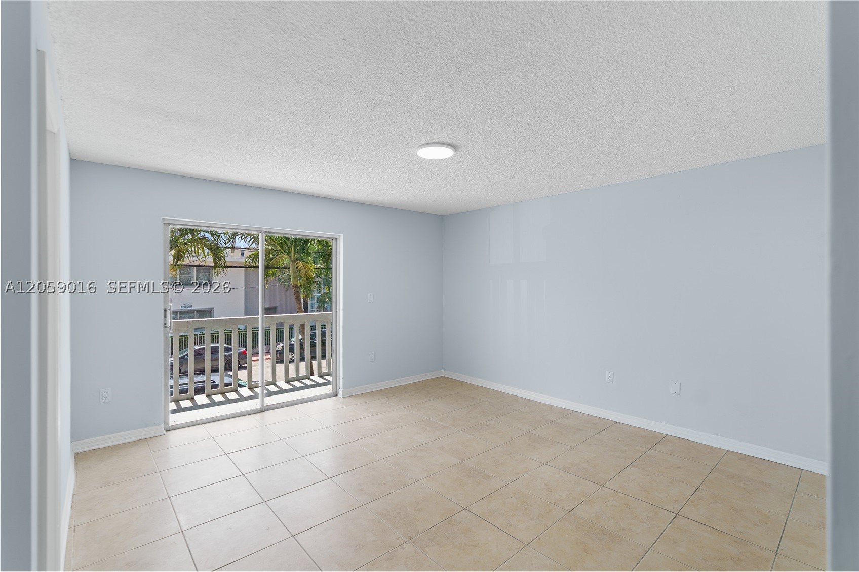 CARLYLE PLAZA CONDO - Residential