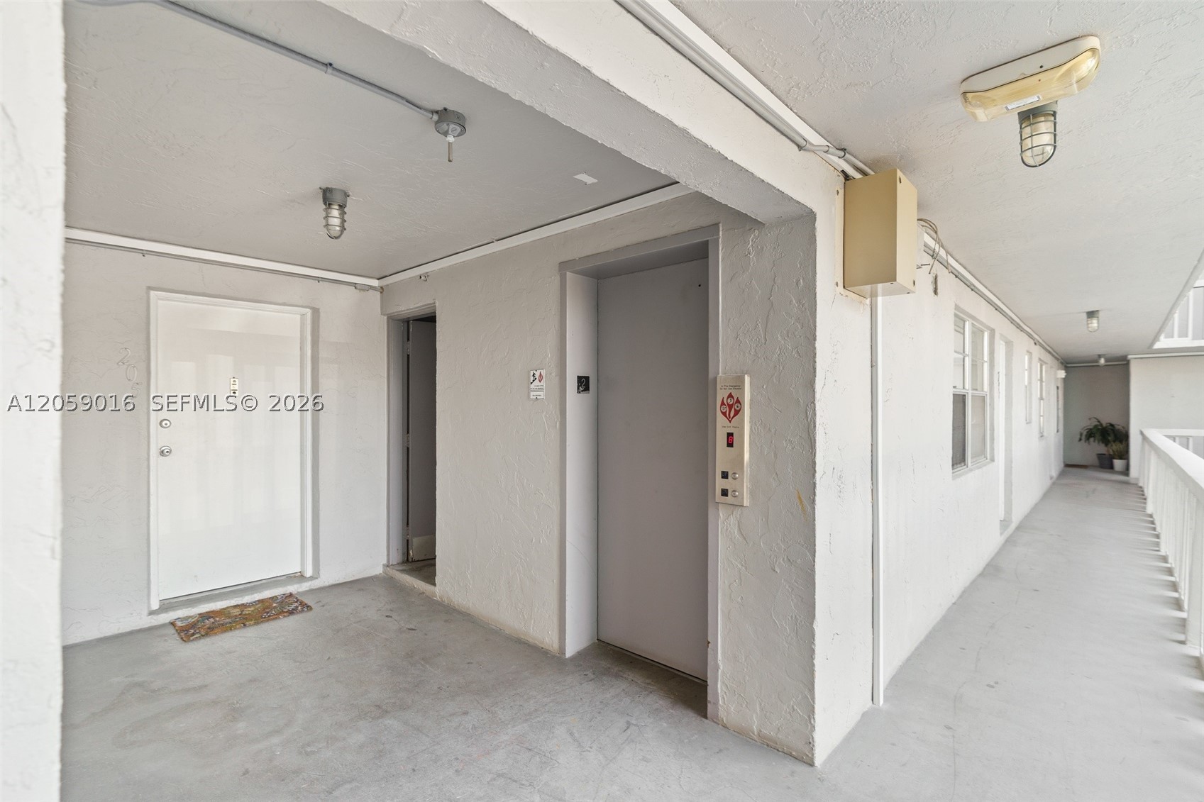 CARLYLE PLAZA CONDO - Residential