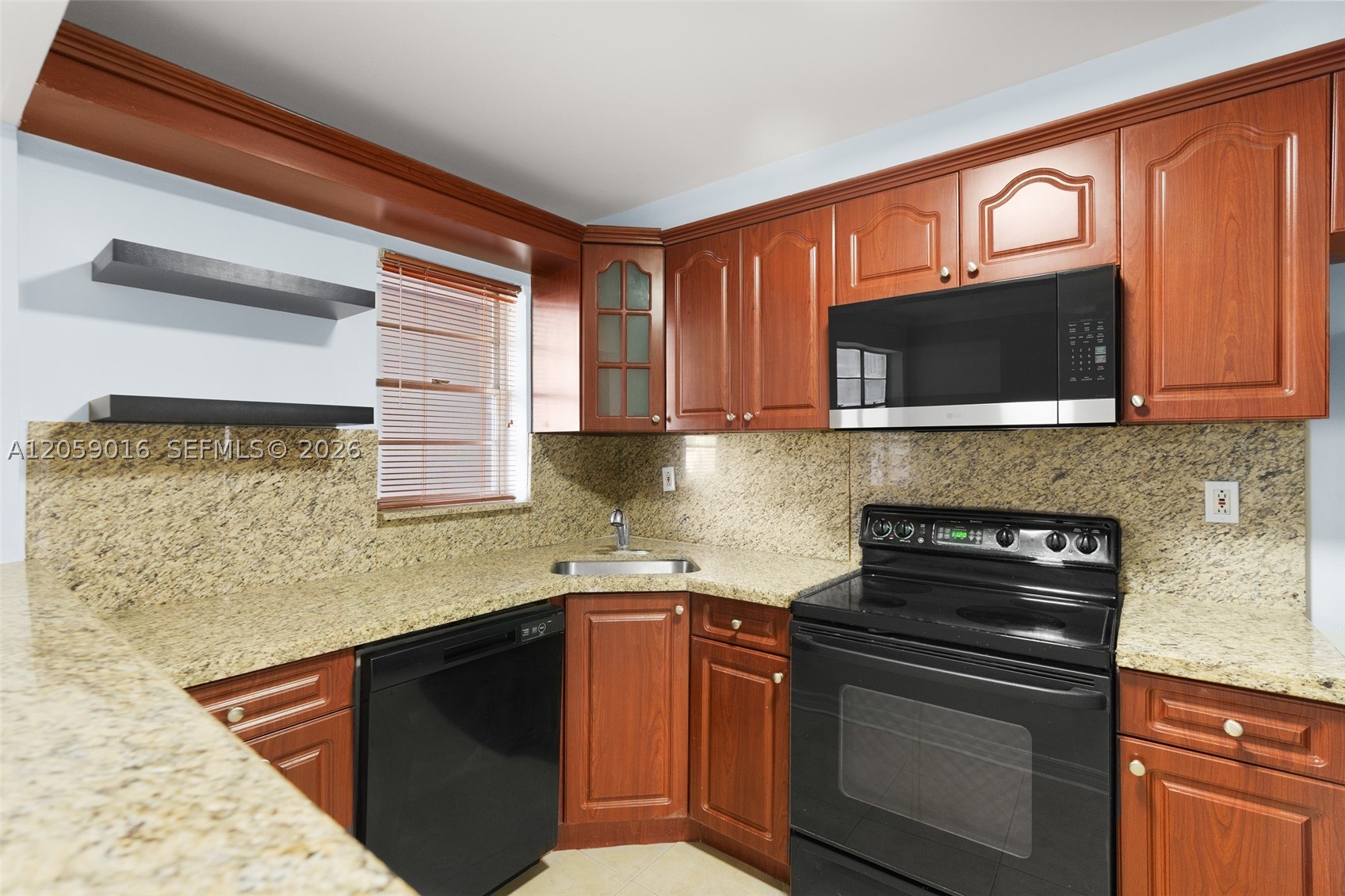 CARLYLE PLAZA CONDO - Residential