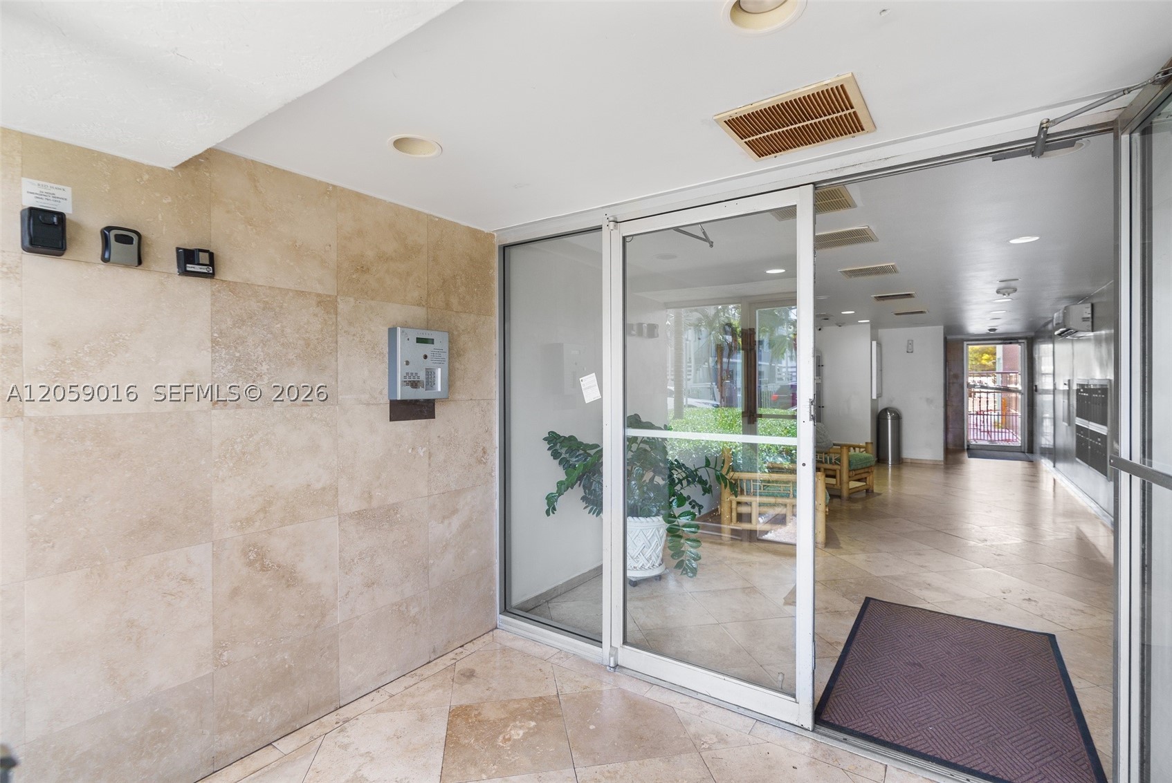 CARLYLE PLAZA CONDO - Residential