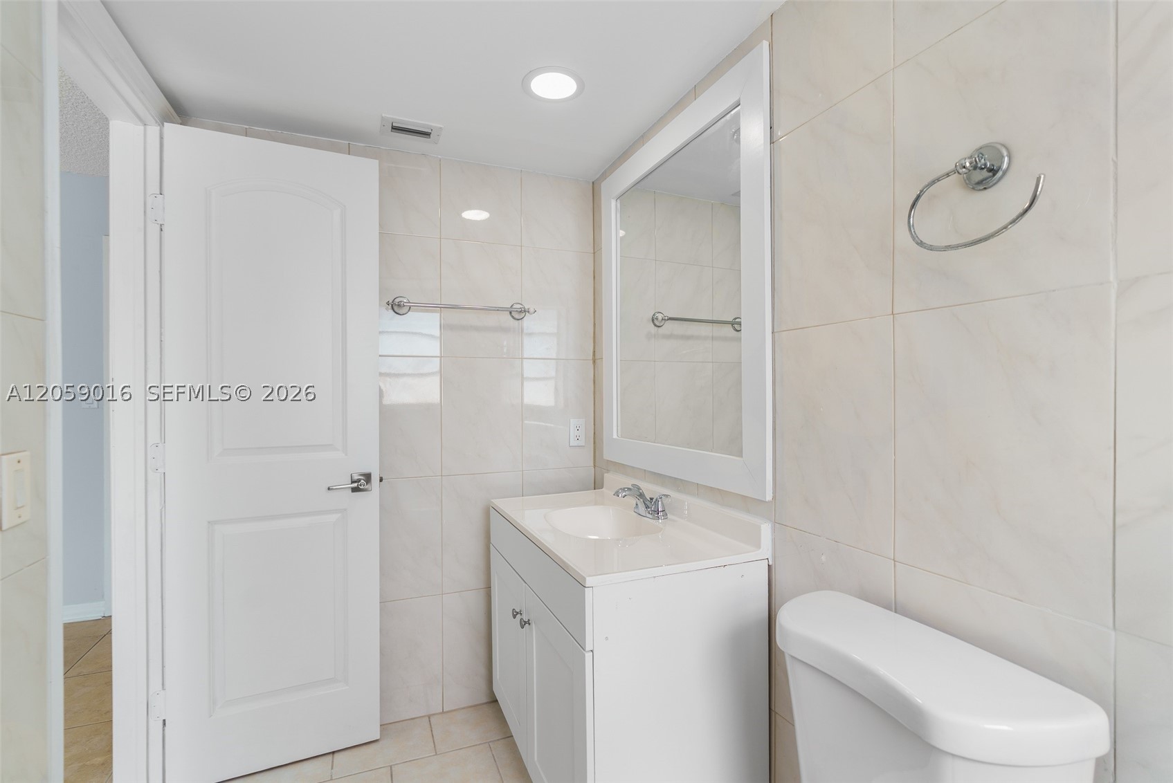 CARLYLE PLAZA CONDO - Residential