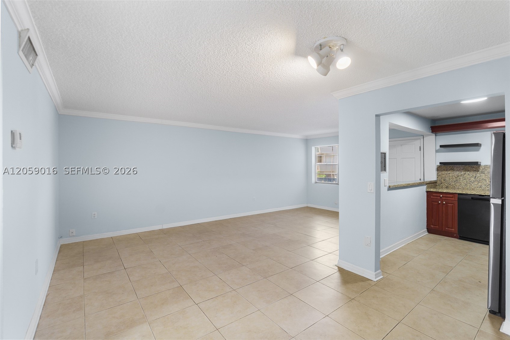 CARLYLE PLAZA CONDO - Residential