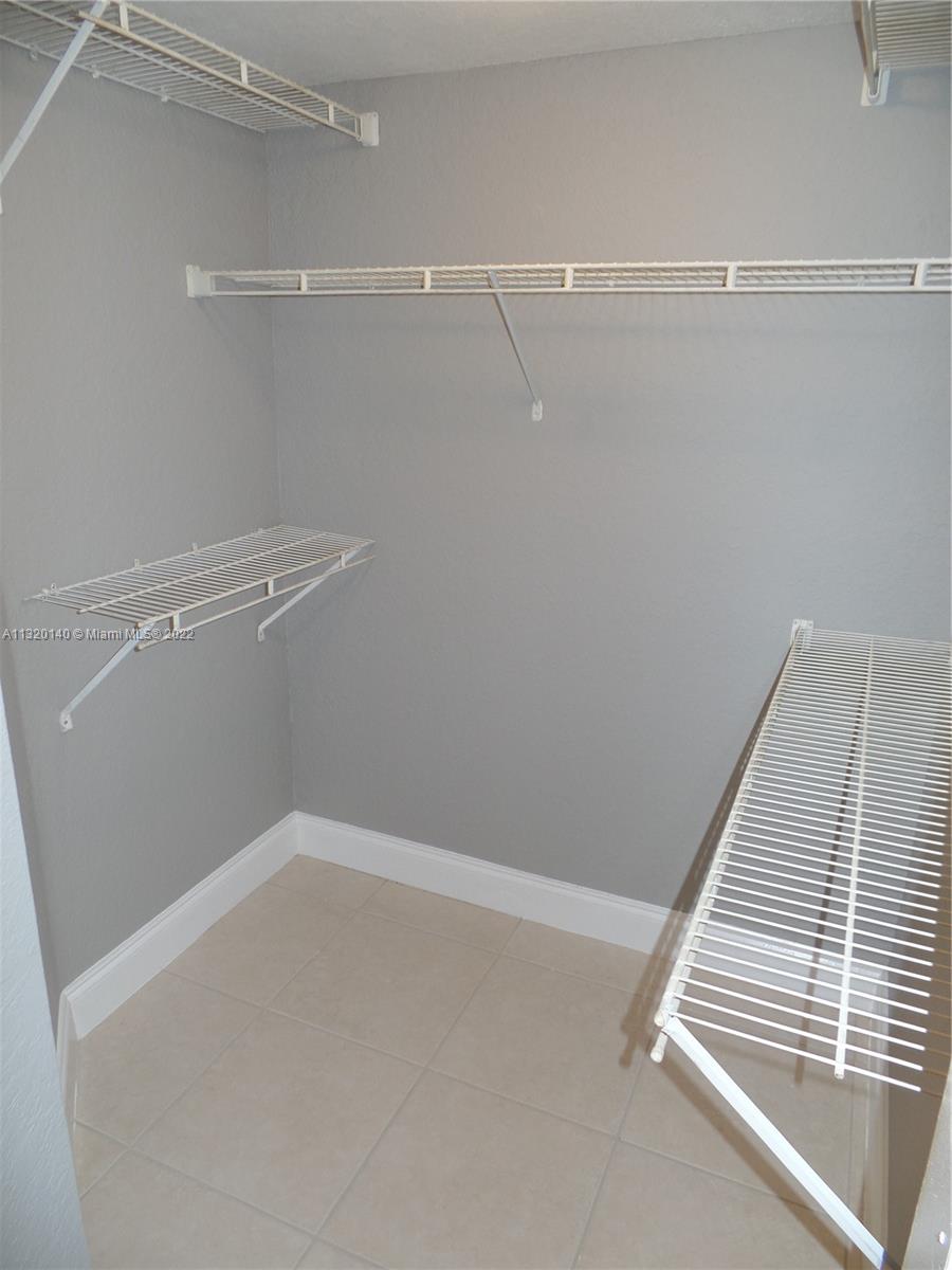 LAKEVIEW CLUB CONDO - Residential Lease