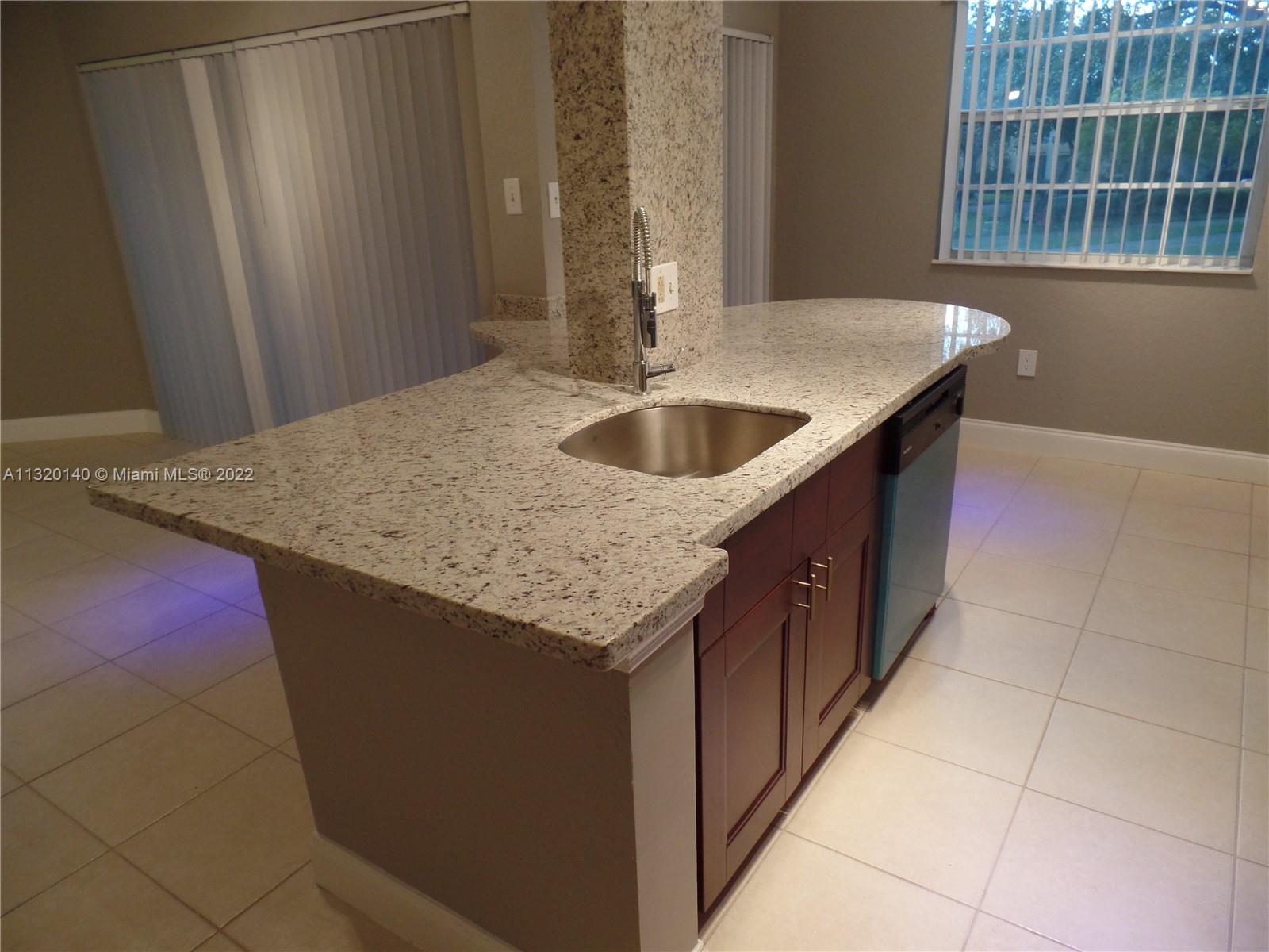 LAKEVIEW CLUB CONDO - Residential Lease
