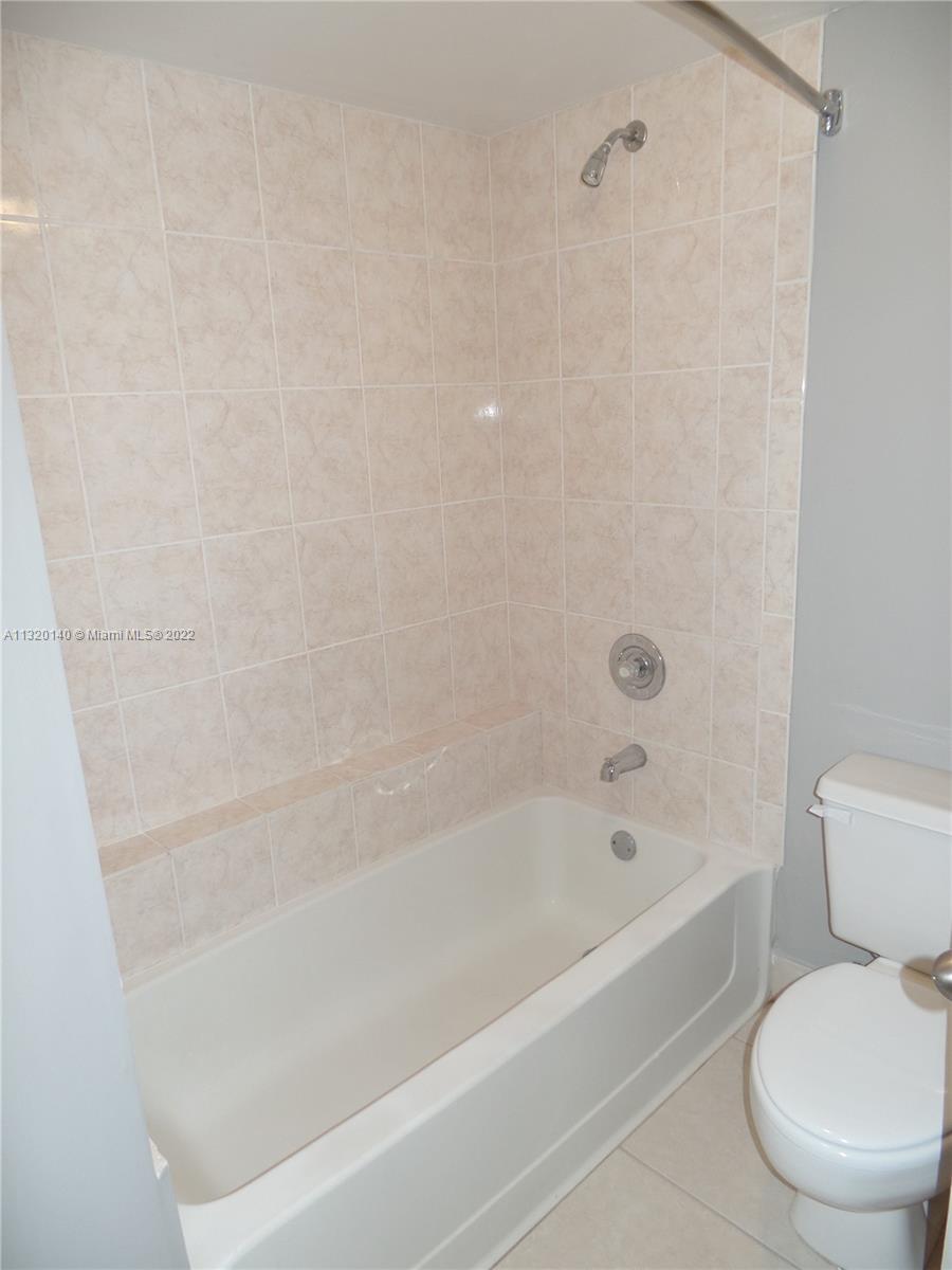 LAKEVIEW CLUB CONDO - Residential Lease