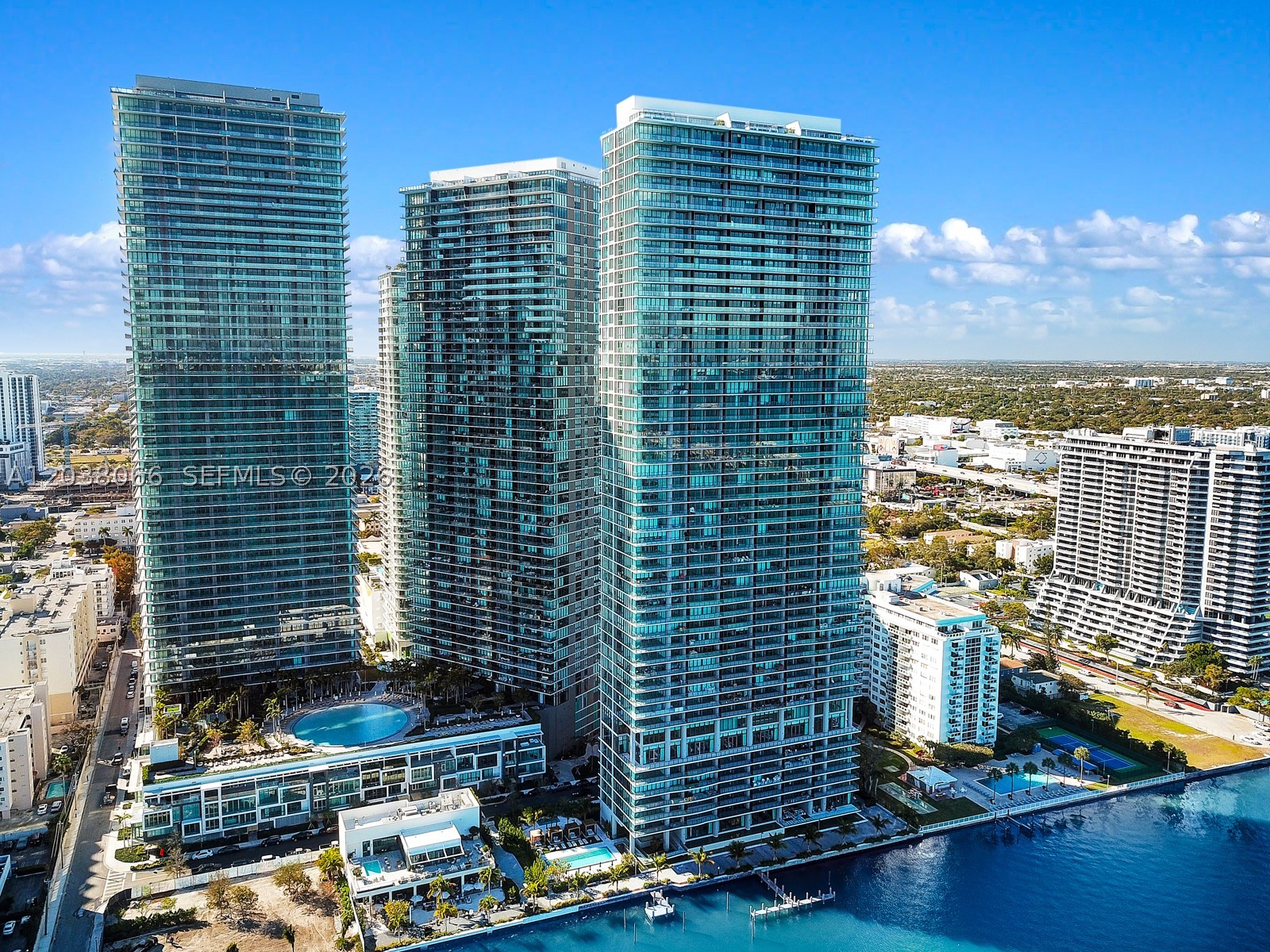 PARAISO BAYVIEWS CONDO - Residential