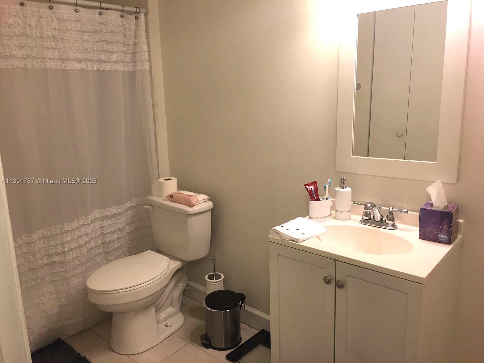 HAMMOCKS TRAILS CONDO - Residential Lease
