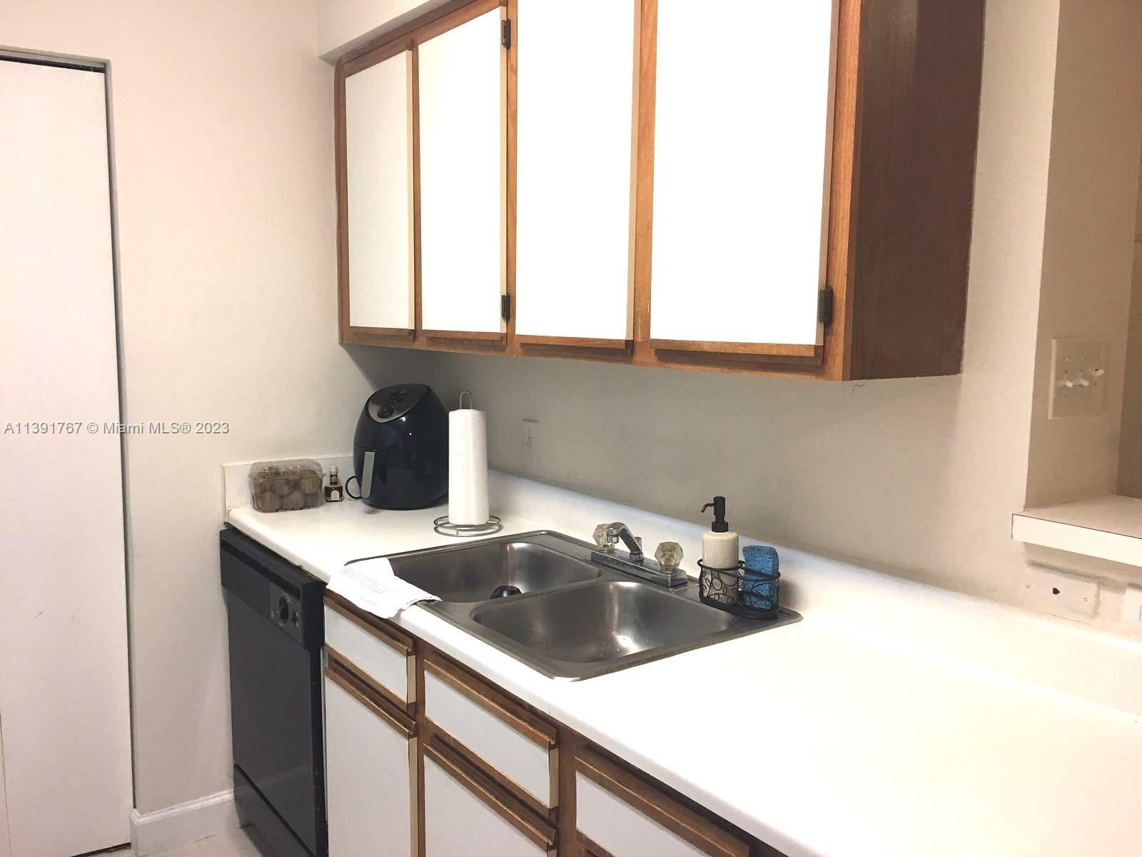 HAMMOCKS TRAILS CONDO - Residential Lease