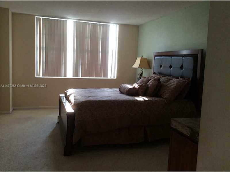 ADMIRALS PORT CONDO EAST - Residential