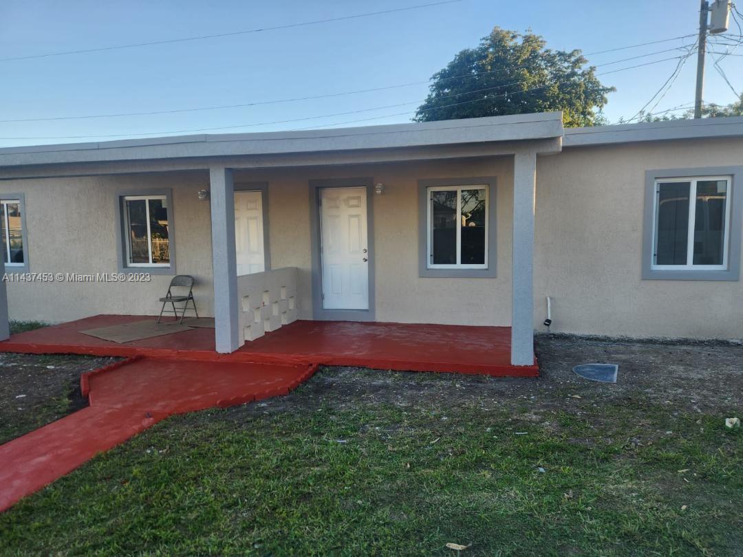 Great opportunity, completely renovated Duplex 4 Bedrooms and 2 Bathrooms, with tenants.

Please call or text the listing agent to see the day it will be shown.