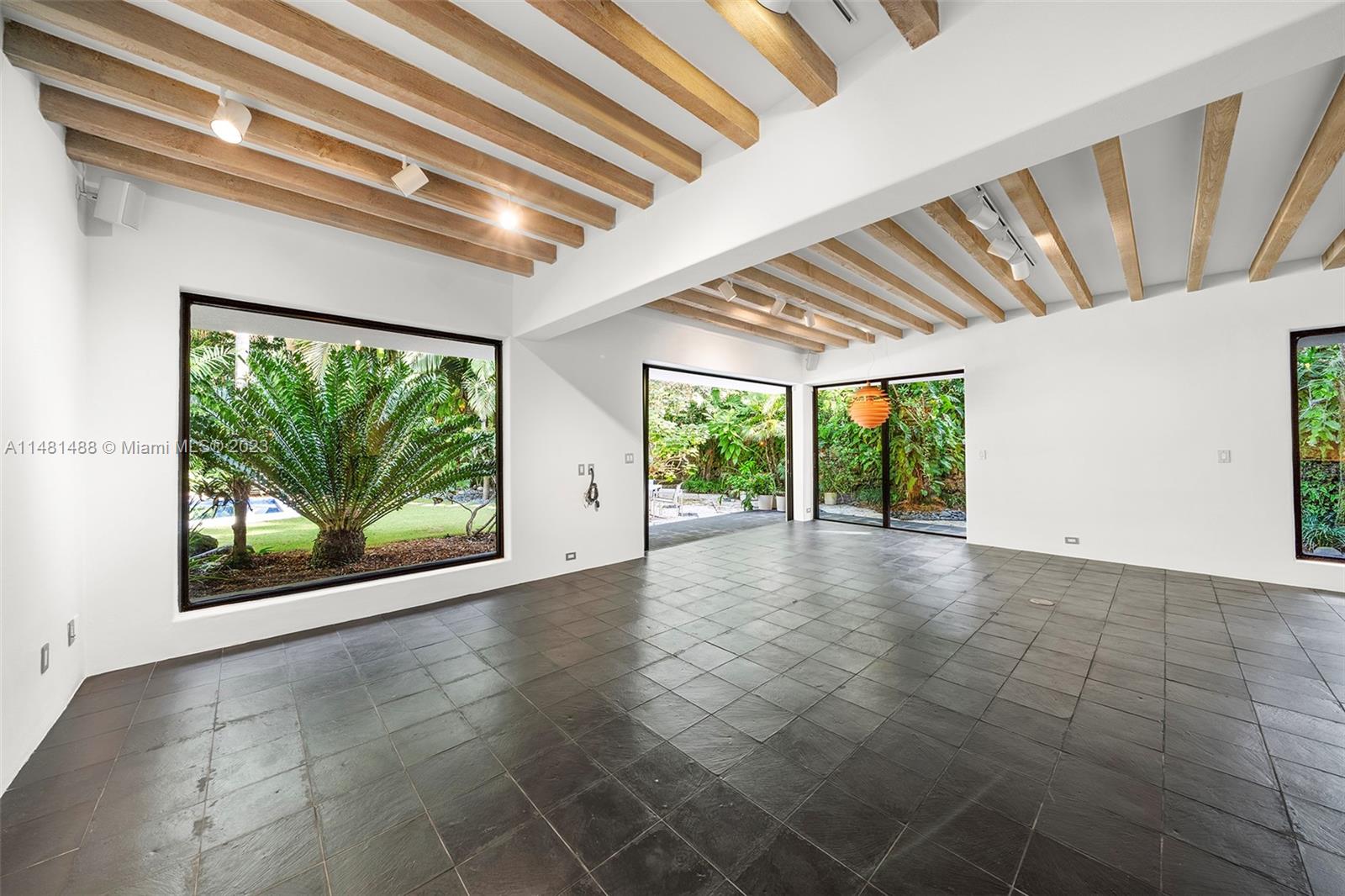 LEAFY WAY - Residential