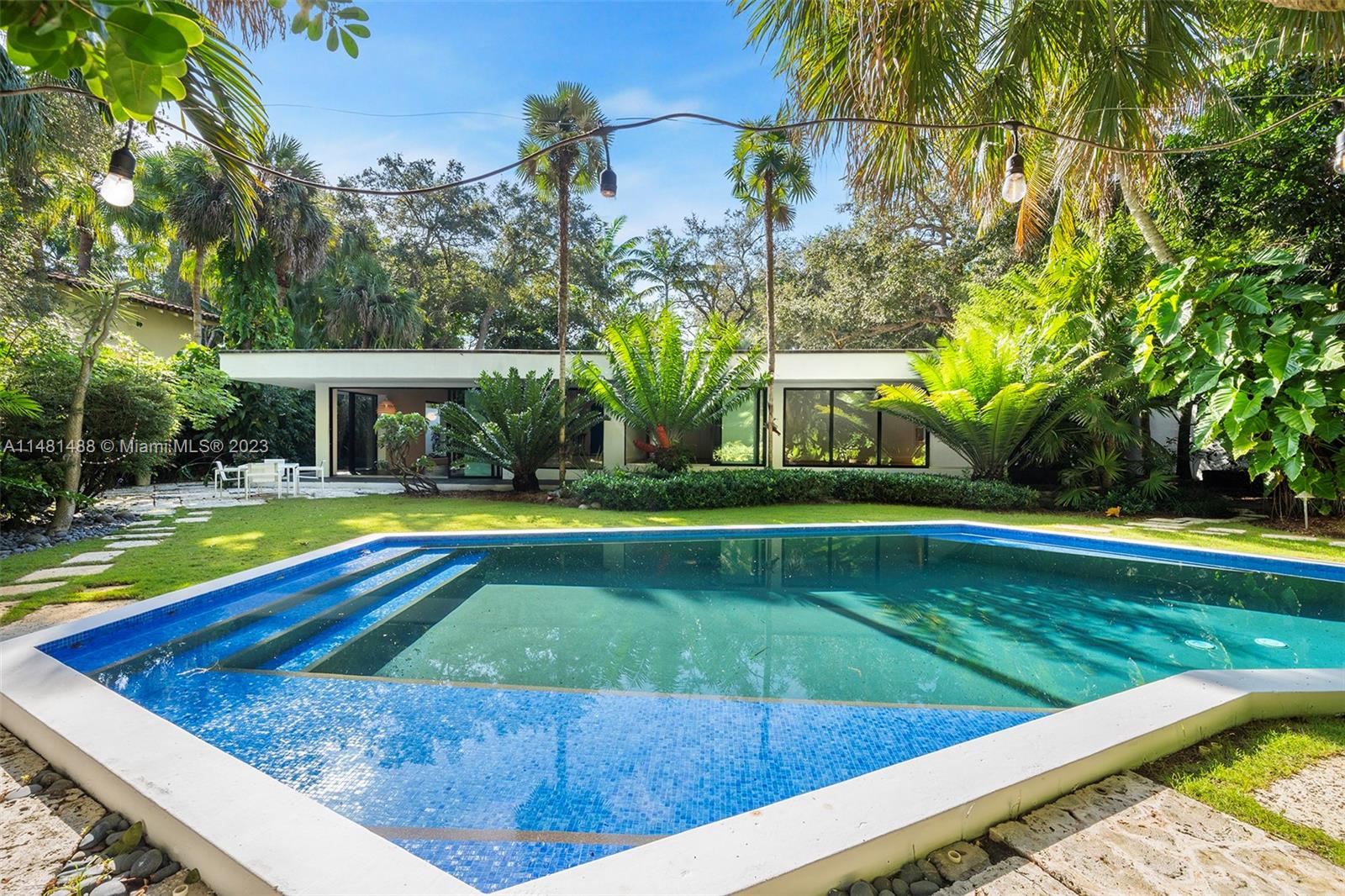 LEAFY WAY - Residential