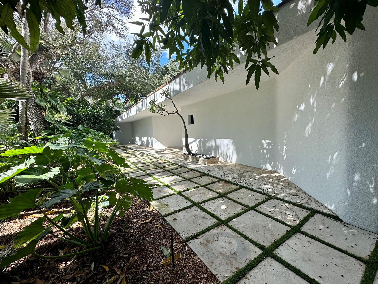 LEAFY WAY - Residential