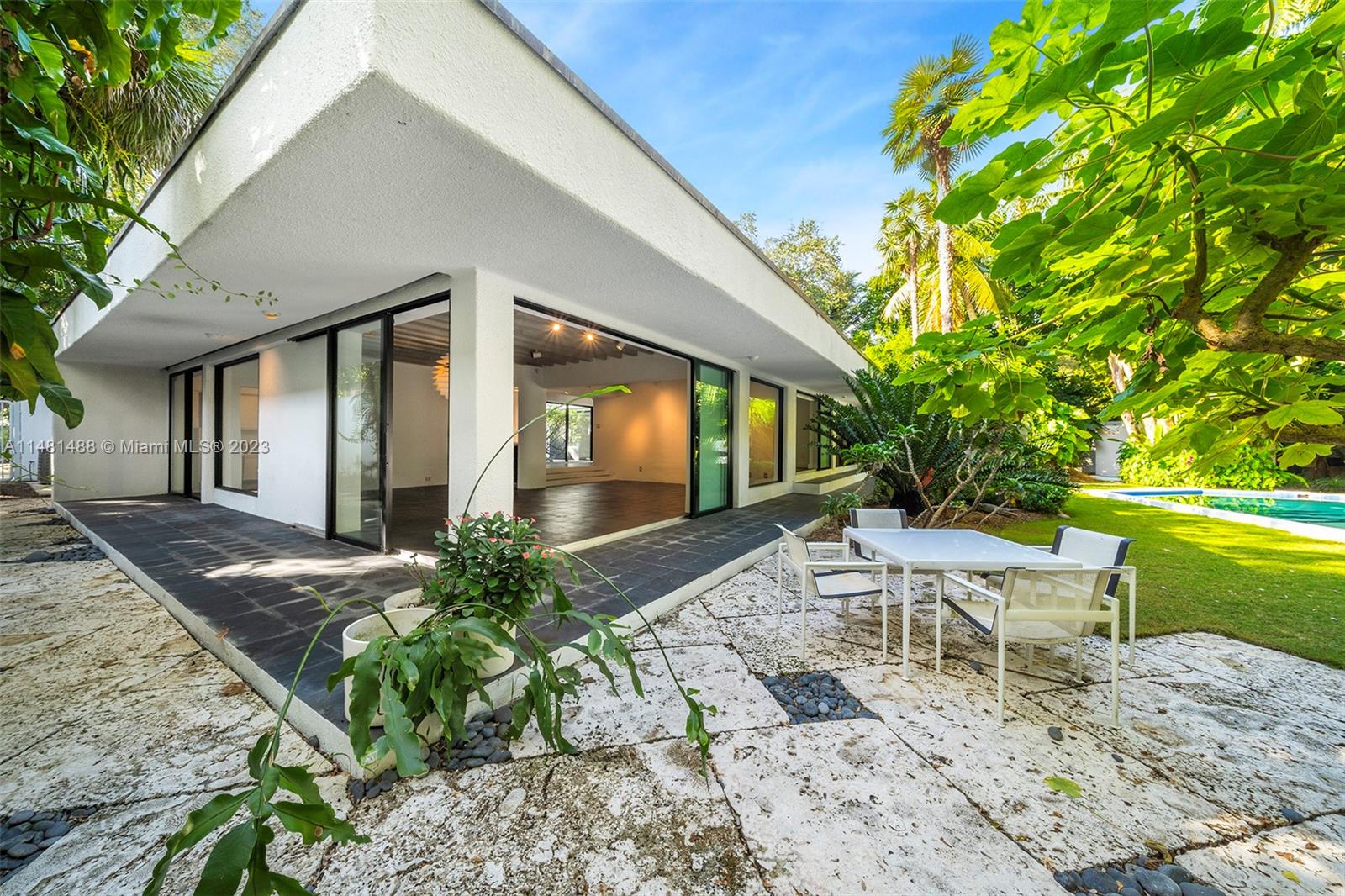 LEAFY WAY - Residential