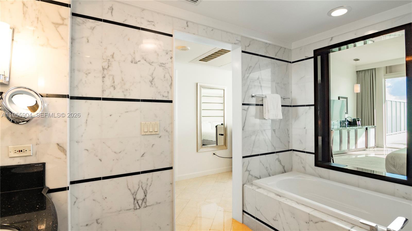 FONTAINEBLEAU III - Residential