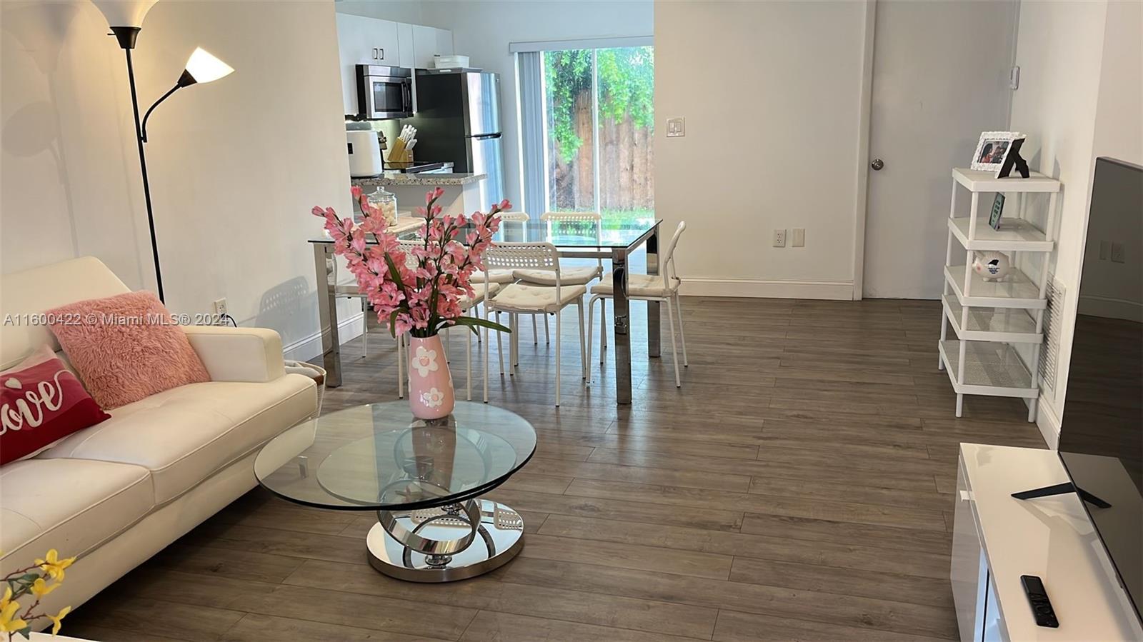 This 2 beautiful 2 bedrooms 2 bathrooms with 2 assigned parking spaces right in front of your unit it is all the convenience you are looking for at the right price. Kitchen with Stainless steel appliances, granite counter tops. Remodeled Kitchen, bathrooms, its impecable. Close to the Turnpike, close to Malls etc
Currently Tenant occupy to the end of June. Easy to show, just request online. Application fee is $200 and a $500 refundable deposit with the condominium. Water is not included, payment is around $80 each trimester.